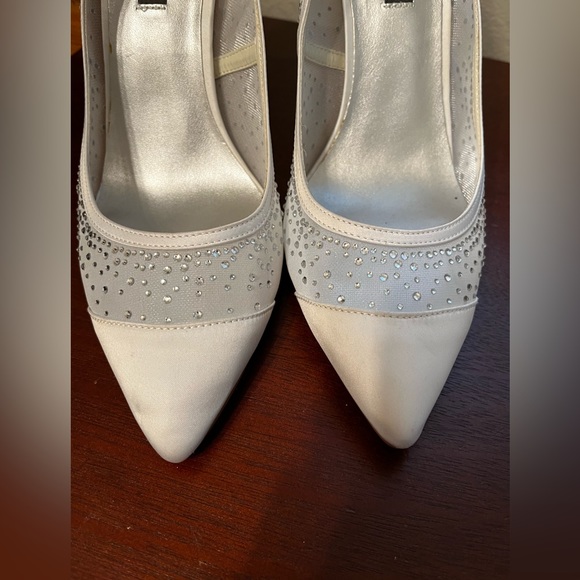 White By Vera Wang Jeweled Wedding Heels Size 10 - Picture 2 of 9